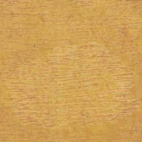 Texture di legno chiaro color miele con venature orizzontali e sfumature naturali.