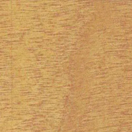 Texture di legno chiaro con venature orizzontali, di colore marrone-giallastro.
